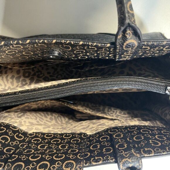 GUESS handbags - Picture 11 of 12